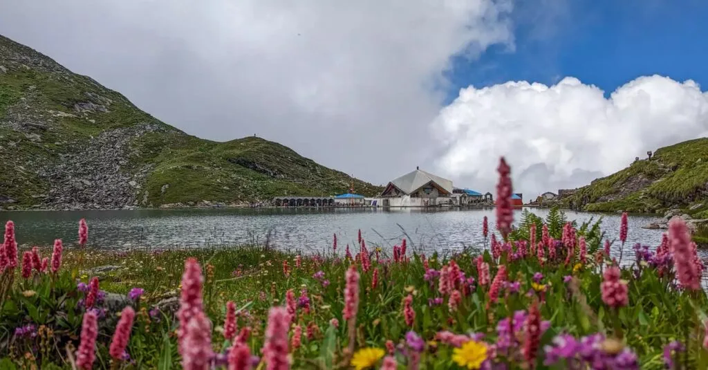 hemkund-shahib