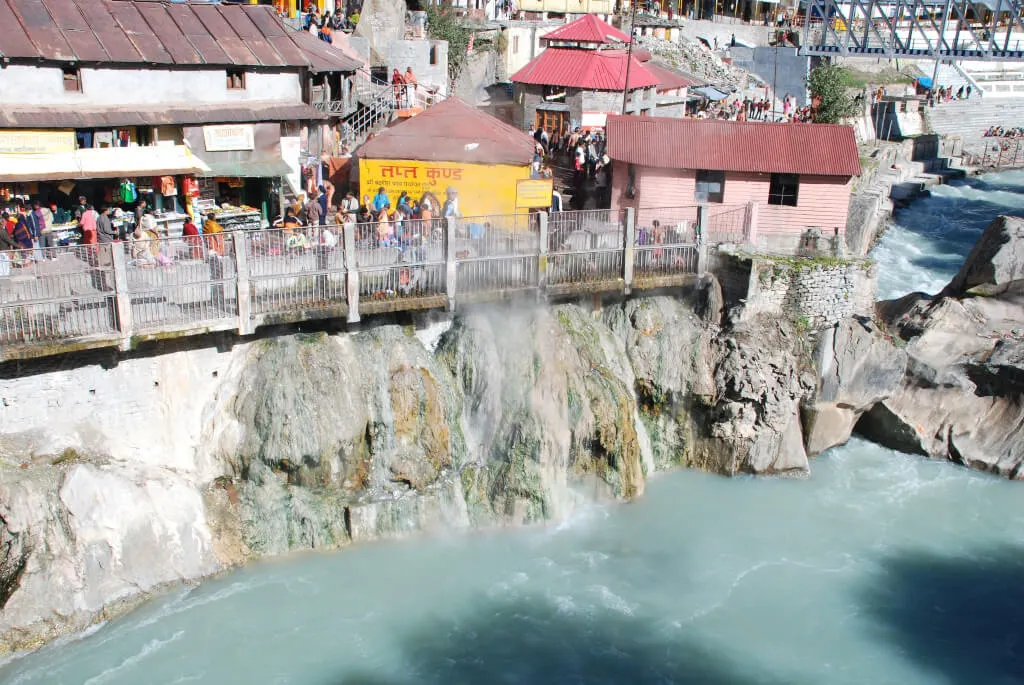 Hot Springs at Badrinath: Why Tapt Kund Is a Must-Visit in 2025