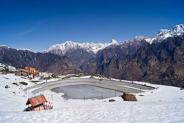 auli hotels